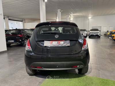 Lancia Ypsilon 1.0 FireFly 70cv Hybrid Silver Nero usata Cesena