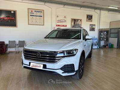 Volkswagen Touareg 3.0 V6 TDI SCR 170kW usata BARI