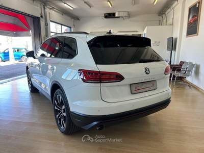 Volkswagen Touareg 3.0 V6 TDI SCR 170kW usata BARI