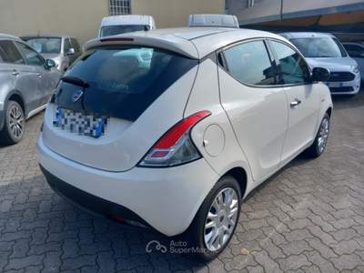 Lancia Ypsilon 1.2 69 CV 5 porte Silver Bianco usata Varedo