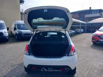 Lancia Ypsilon 1.2 69 CV 5 porte Silver Bianco usata Varedo