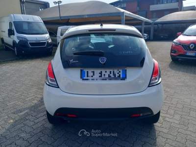 Lancia Ypsilon 1.2 69 CV 5 porte Silver Bianco usata Varedo