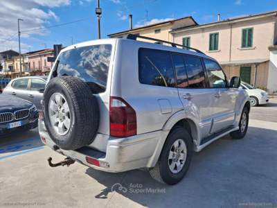 Mitsubishi Pajero Pajero 3.2 16V DI-D 5p. GLS2 - 7 POSTI Grigio usata Prato