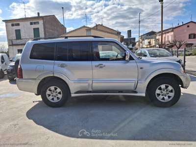 Mitsubishi Pajero Pajero 3.2 16V DI-D 5p. GLS2 - 7 POSTI Grigio usata Prato