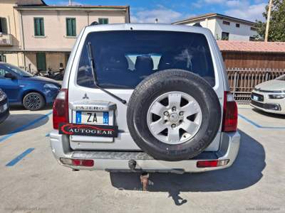 Mitsubishi Pajero Pajero 3.2 16V DI-D 5p. GLS2 - 7 POSTI Grigio usata Prato