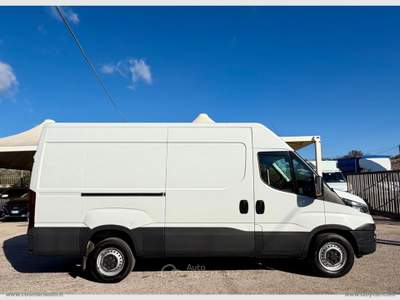 Iveco Daily Daily 35S14SA8V 2.3HPT PLM-TM Furg. Bianco usata San Michele Salentino