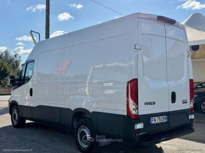 Iveco Daily Daily 35S14SA8V 2.3HPT PLM-TM Furg. Bianco usata San Michele Salentino