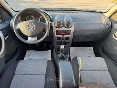 Dacia Duster Duster I 1.6 Laureate Gpl 4x2 110cv my13 Oro usata Latina