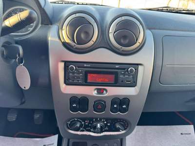 Dacia Duster Duster I 1.6 Laureate Gpl 4x2 110cv my13 Oro usata Latina