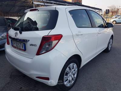 Toyota Yaris NEOPATENTATI Bianco usata Treviglio