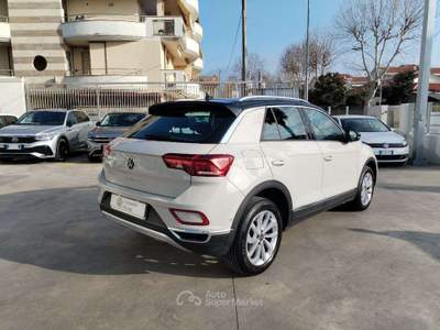 Volkswagen T-Roc 2.0 tdi Style 150cv dsg -Keyless-Telecamera-App- Grigio usata Francavilla al Mare