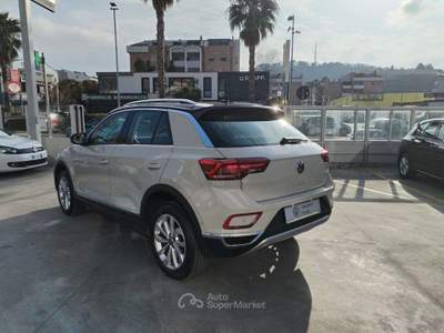 Volkswagen T-Roc 2.0 tdi Style 150cv dsg -Keyless-Telecamera-App- Grigio usata Francavilla al Mare
