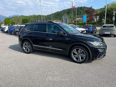 Volkswagen Tiguan Tiguan  2.0 tdi R-Line 150cv dsg Nero usata Buja