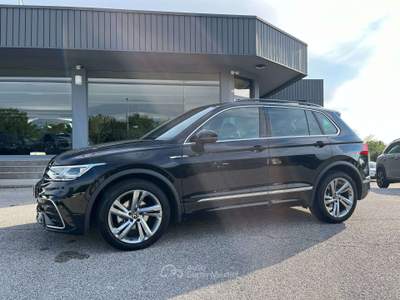 Volkswagen Tiguan Tiguan  2.0 tdi R-Line 150cv dsg Nero usata Buja