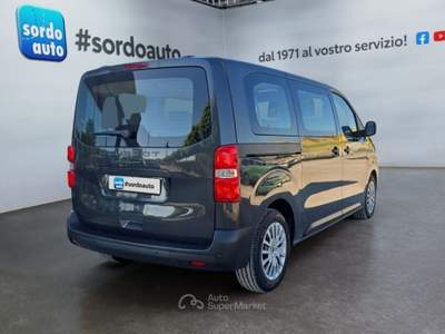 Peugeot Traveller BlueHDi 180 CV EAT8 9 posti Nero usata Castagnaro