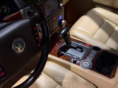 Volkswagen Touareg 2.5 R5 TDI DPF Exclusive Nero usata Bologna