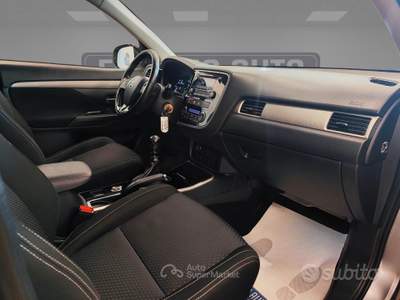 Mitsubishi Outlander 4WD Instyle usata MONTE SAN GIUSTO