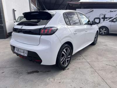 Peugeot 208 1.2 puretech Allure s NO VINCOLI Bianco usata Anzio