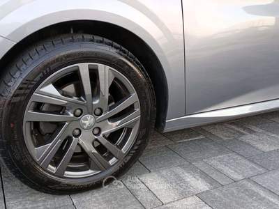 Peugeot 208 208 II  1.5 bluehdi Active Pack Argento usata Pescantina
