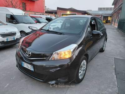 Toyota Yaris Yaris III 2011 5p 1.0 Lounge c/CL Nero usata Nova Milanese Toyota Yaris Yaris III 2011 5p 1.0 Lounge c/CL Nero usata Nova Milanese