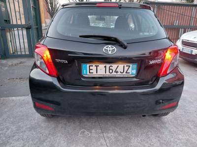 Toyota Yaris Yaris III 2011 5p 1.0 Lounge c/CL Nero usata Nova Milanese