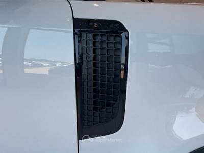 Land Rover Defender 3.0d i6 mhev SE awd 200cv auto Bianco usata Sarego