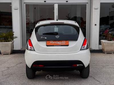 Lancia Ypsilon Metano di fabbrica, Passaggio escluso Bianco usata Roseto degli Abruzzi