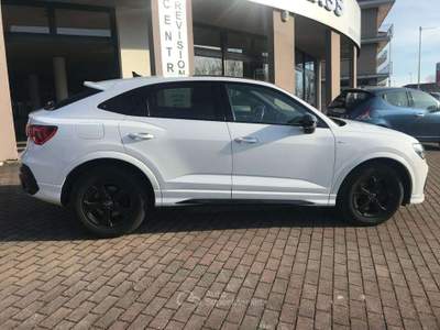 Audi Q3 1.5 IBRIDO-BENZ - S-LINE Bianco usata Briga Novarese