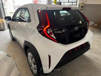 Toyota Aygo X p r o n t a  c o n s e g n a    k i l o m e t r i   z e r o !! Bianco usata Torino