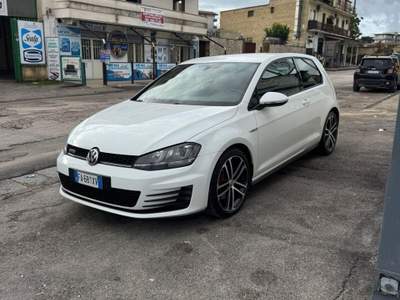 Volkswagen Golf VII 2013 3p 2.0 tdi Gtd Bianco usata Sant'Antimo