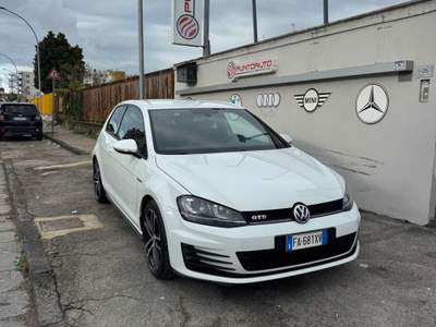 Volkswagen Golf VII 2013 3p 2.0 tdi Gtd Bianco usata Sant'Antimo
