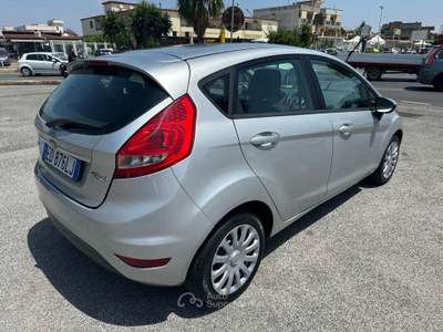 Ford Fiesta 1.4TDCI 68CV 5PORTE Grigio usata giugliano in campania