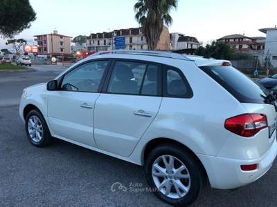 Renault Koleos 4X4 2.5 GPL 170CV Bianco usata giugliano in campania