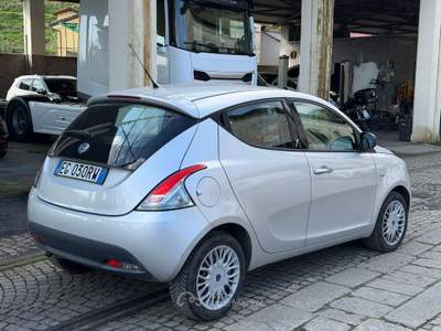 Lancia Ypsilon 1.2 69 CV 5 porte S&S GOLD Argento usata Arcola