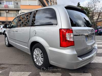 Lancia Voyager 2.8d 163cv Automatica 7 Posti Argento usata Roma