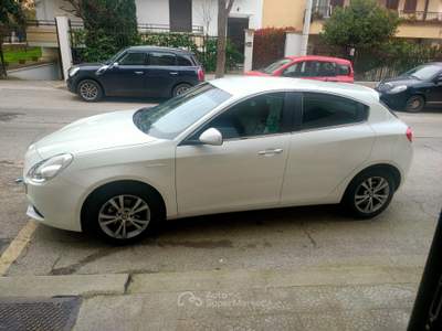 Alfa Romeo Giulietta Exclusive Bianco usata Valenzano