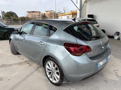Opel Astra 5 porte Cosmo Grigio usata ALTAMURA
