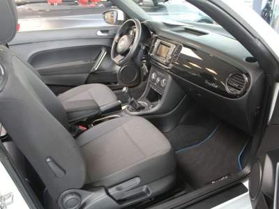 Volkswagen Maggiolino Cabrio 1.2 TSI Design BlueMotion Technology Bianco usata Castelnuovo Rangone