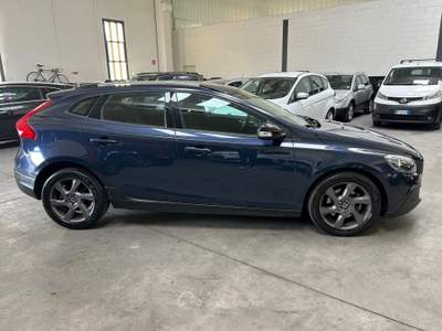 Volvo V40 Cross Country D2 1.6 114cv Momentum usata MAZZANO
