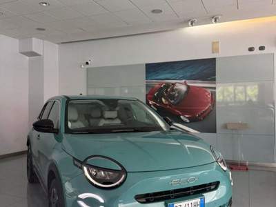 Fiat 600 Hybrid DCT MHEV La Prima Blu/Azzurro usata Castellammare di Stabia