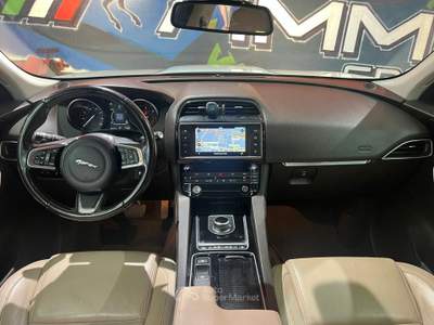 Jaguar F-Pace 2.0d Pure awd 180cv auto (379) Bianco usata Calenzano