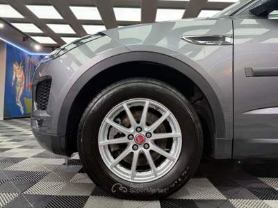 Jaguar E-Pace AWD aut. SE (697) Grigio usata Calenzano