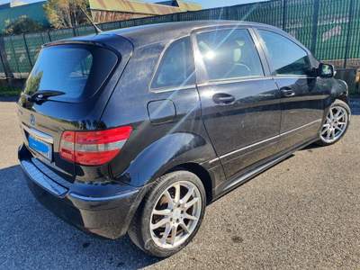 Mercedes-Benz Classe B cambio automatico Blu/Azzurro usata Massa