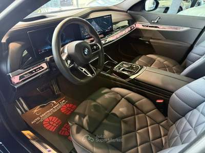 BMW Serie 7 740d 740 740d xDrive Msport Nero usata Mottola