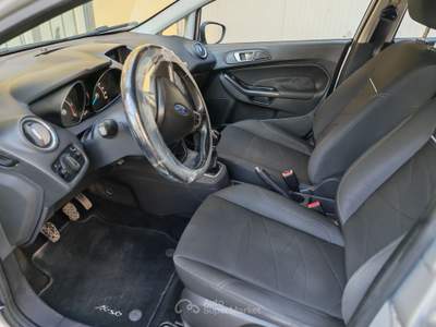 Ford Fiesta DISTRIBUZIONE E TAGLIANDO FATTO Argento usata Maddaloni
