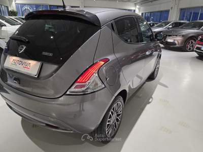 Lancia Ypsilon 1.0 FireFly 5 porte S&S Hybrid Gold Plus Grigio usata Riva presso Chieri