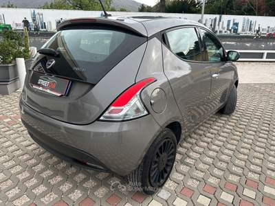 Lancia Ypsilon 5 porte S&S Hybrid Ecochic Silver Grigio usata Sant'Anastasia