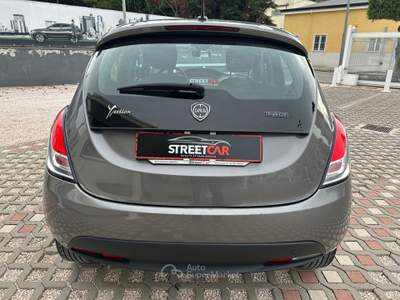 Lancia Ypsilon 5 porte S&S Hybrid Ecochic Silver Grigio usata Sant'Anastasia