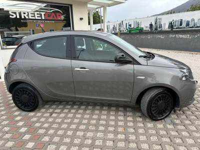 Lancia Ypsilon 5 porte S&S Hybrid Ecochic Silver Grigio usata Sant'Anastasia