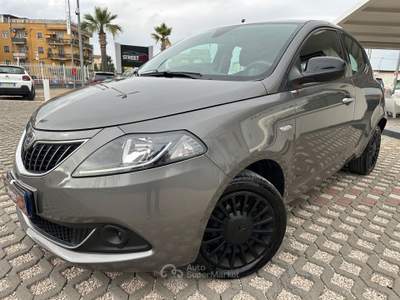 Lancia Ypsilon 5 porte S&S Hybrid Ecochic Silver Grigio usata Sant'Anastasia